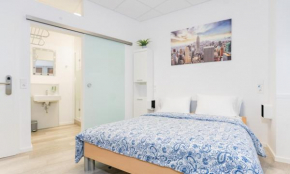 Private room #3 with Queen size, ground floor, AC, 2min to RAB